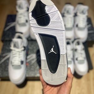 Jordan 4 black military size 8.5M and 7Y